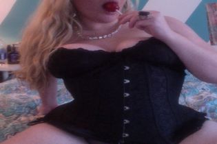 Mistress Brooke Webcam
